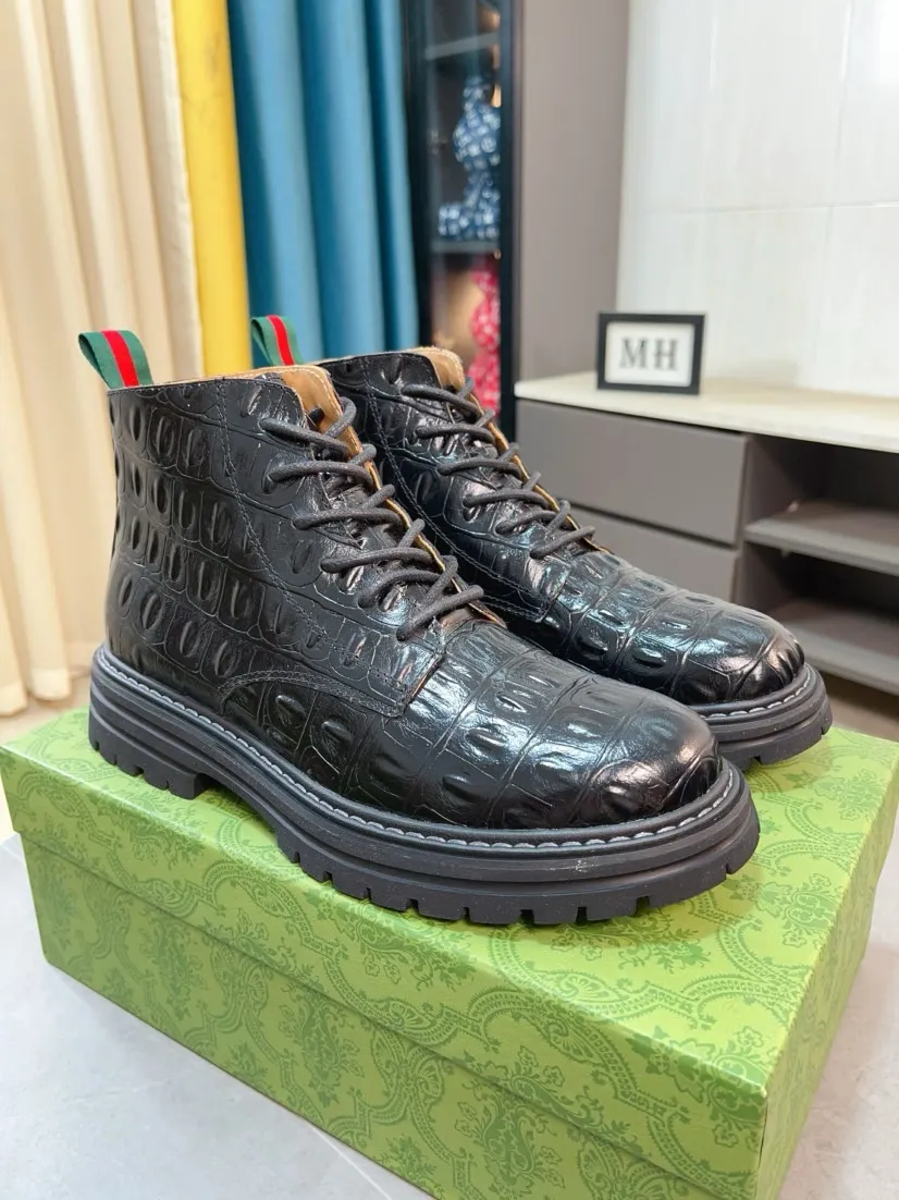 Men's shoes 💰540🌸🌸 (GUCCI) [cow lining plus velvet optional] [can be made without standard] New product Martin boots imported from Canada with full top layer high mercerized frosted fabric, punched using 3D digital technology, high-end and classy, ​​versatile to wear, full of three-dimensionality, close pictures will make you obsessed with the leather. You can't extricate yourself ~ the best on the market.          Fabric: Cowhide/Embossed Lining: Cowhide.          Please make a note when placing an order, sizes: 38-44 (37, 45, 46 can be customized and cannot be returned or exchanged) 5 colors available; black, gray, khaki, coffee, and earthy yellow